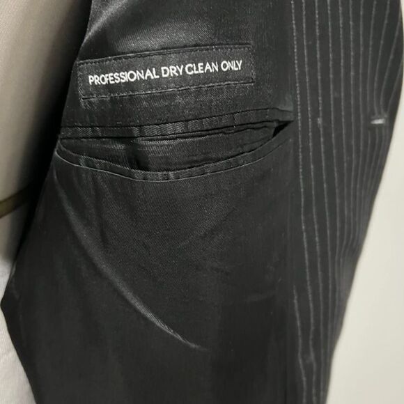 Jones New York Black Pinstripe Wool Men's 2pc Jacket Trousers Pants Suit 42L - Picture 9 of 10